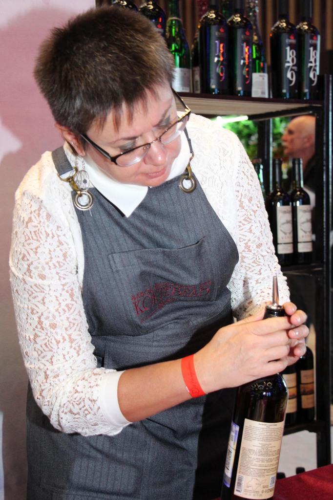 дегустация завода марочных вин Коктебель на гастрономическом фестивале вина Ноябрьфесте